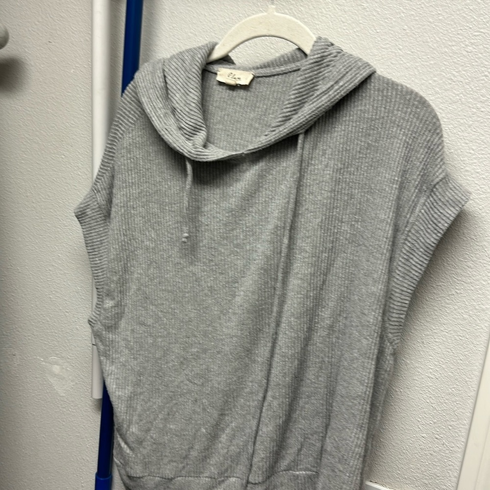 Elan size small sleeveless top with hoodie